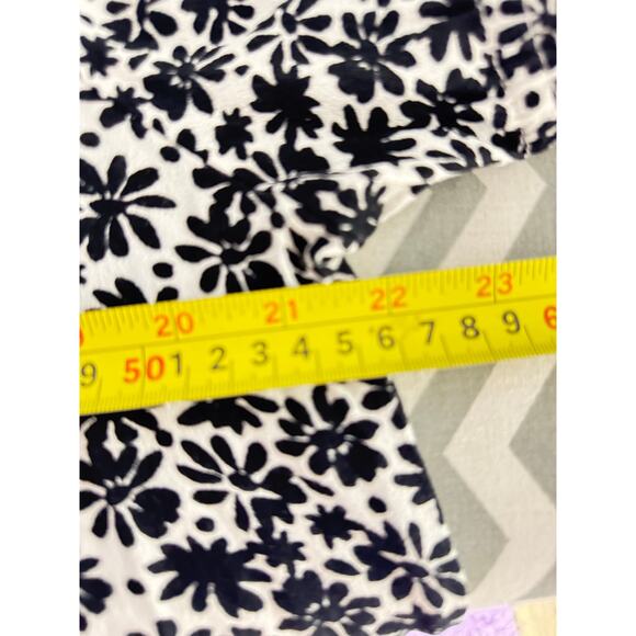 LOFT Floral Flutter-Sleeve Blouse – Size L - Picture 3 of 4